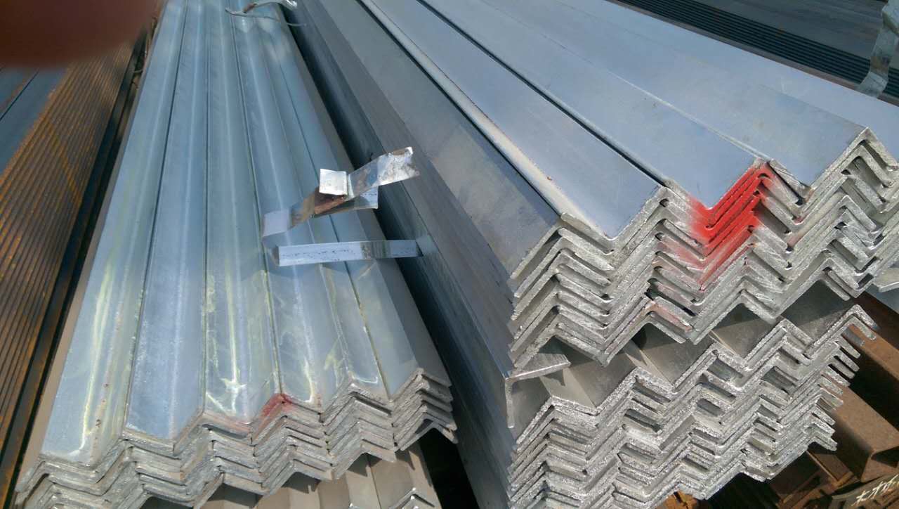 镀锌角钢 建筑材料中的可靠钢制品